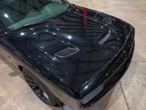 Used 2016 Dodge Challenger SRT Hellcat RWD image 18
