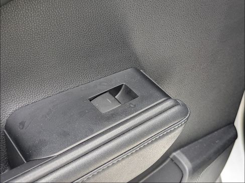 Used 2022 Toyota Highlander XLE FWD image 25
