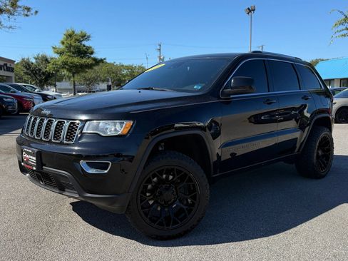 Used 2020 Jeep Grand Cherokee Laredo AWD/4WD image 2
