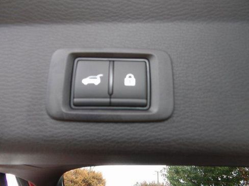 New 2025 Mitsubishi Outlander SE image 11