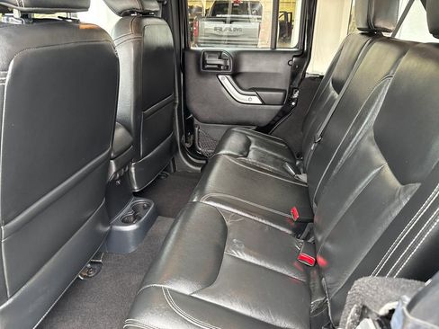 Used 2015 Jeep Wrangler Unlimited Sahara w/ Connectivity Group image 18