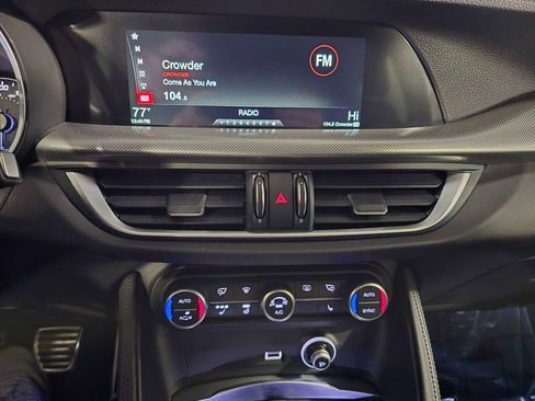 Used 2018 Alfa Romeo Stelvio Ti Sport image 13