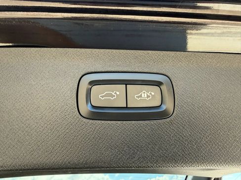 Used 2016 Volvo XC90 T6 Momentum w/ Momentum Plus Package AWD/4WD image 15