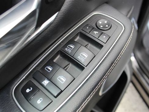 Used 2023 RAM 1500 Laramie AWD/4WD image 11