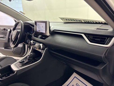 Used 2024 Toyota RAV4 LE AWD/4WD image 22