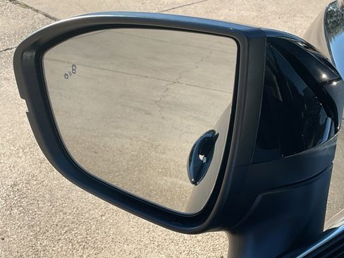 New 2025 Nissan Pathfinder SV image 10