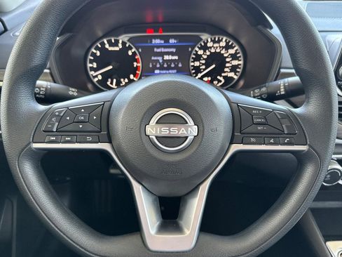 Used 2025 Nissan Altima 2.5 SV image 16