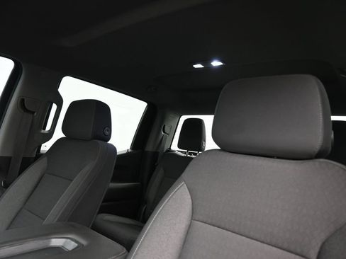 Used 2021 Chevrolet Silverado 1500 LT w/ Z71 Off-Road Package AWD/4WD image 2