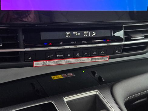 Certified 2026 Toyota Sienna XLE FWD image 20