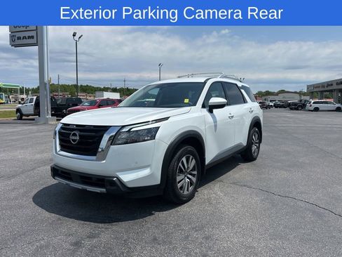 Used 2025 Nissan Pathfinder SL AWD/4WD image 8
