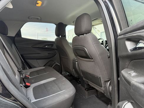 Used 2023 Chevrolet TrailBlazer LT FWD image 11