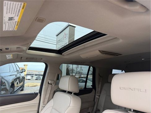 Used 2019 GMC Yukon Denali w/ Denali Ultimate Package AWD/4WD image 31