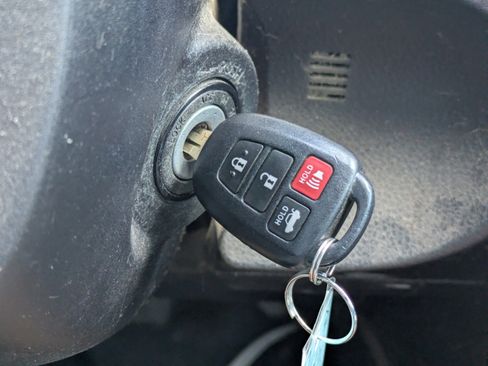 Used 2017 Toyota Corolla SE image 25