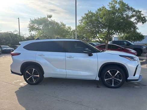 Used 2022 Toyota Highlander XSE AWD/4WD image 4
