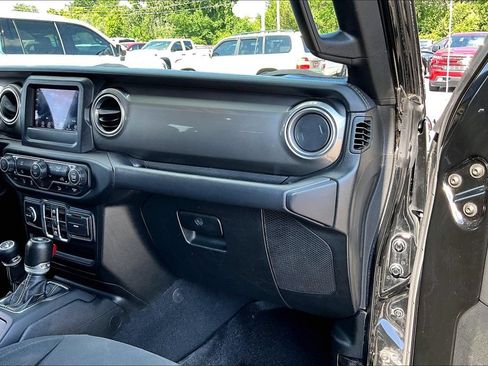 Used 2020 Jeep Wrangler Unlimited Sahara AWD/4WD image 24
