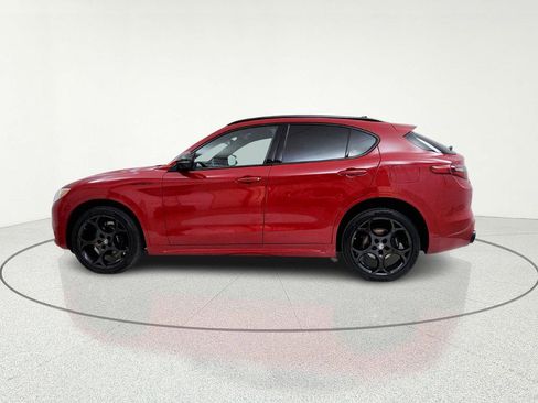 Used 2023 Alfa Romeo Stelvio Estrema image 5