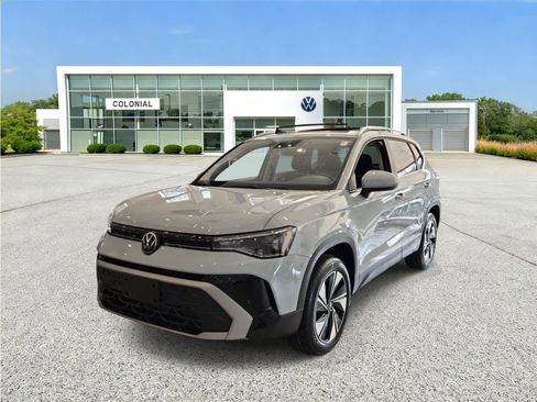 New 2026 Volkswagen Taos SE image 6