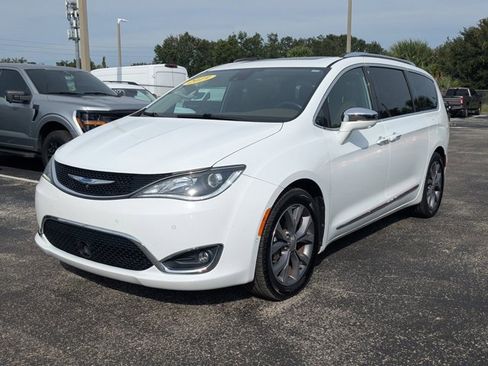 Used 2019 Chrysler Pacifica Limited w/ Tire & Wheel Group image 8