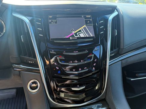 Used 2018 Cadillac Escalade ESV Platinum AWD/4WD image 15