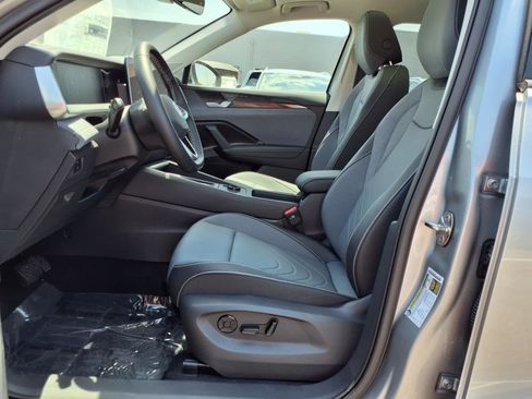 New 2025 Volkswagen Tiguan SE image 13