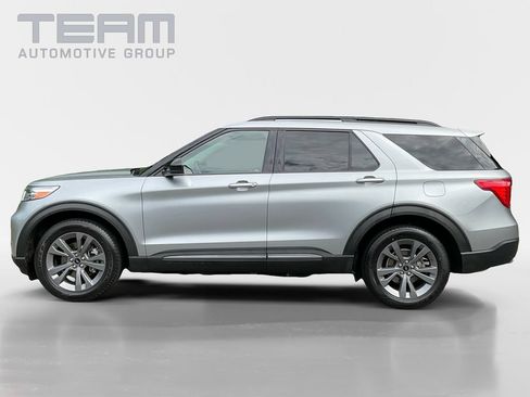 Used 2022 Ford Explorer XLT w/ Equipment Group 202A AWD/4WD image 4