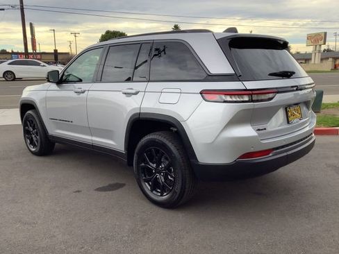 New 2026 Jeep Grand Cherokee Altitude image 21