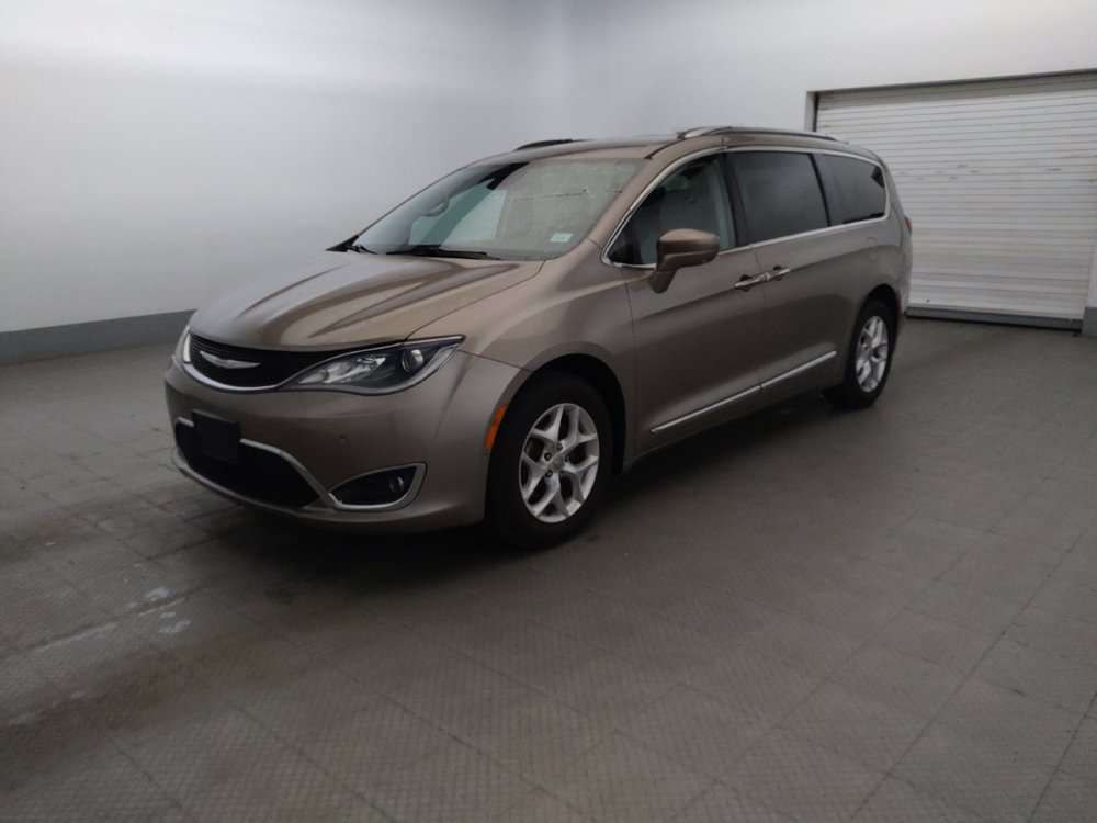 Used 2017 Chrysler Pacifica Touring-L Plus w/ Advanced Safetytec Group FWD image 2