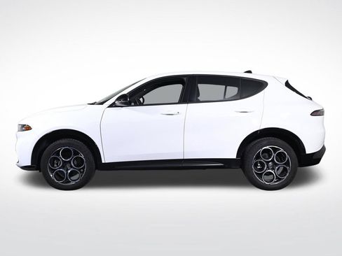 Used 2025 Alfa Romeo Tonale AWD/4WD image 2