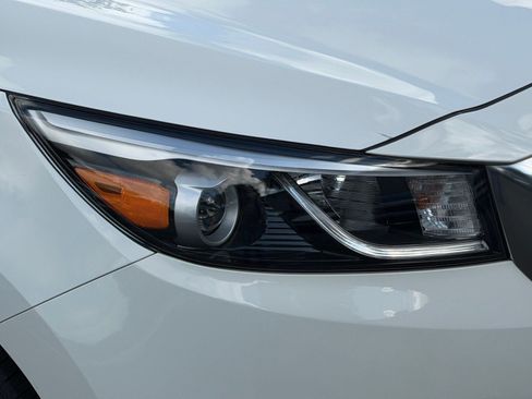 Used 2018 Kia Sedona LX FWD image 35