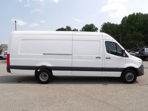Used 2023 Mercedes-Benz Sprinter 3500 image 9