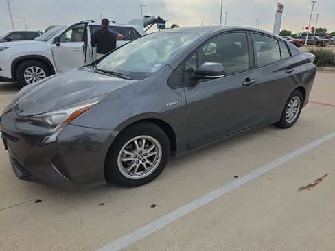 Used 2016 Toyota Prius Two FWD image 4