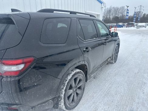 Used 2023 Honda Pilot Sport image 7