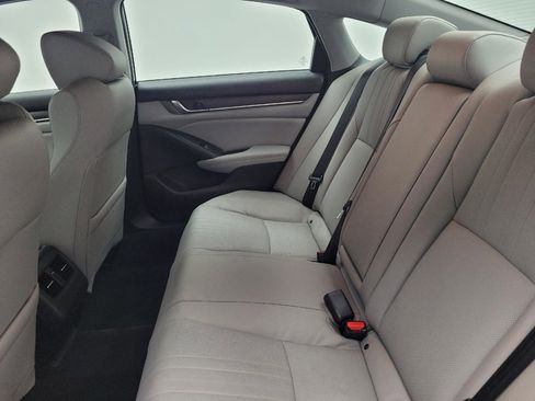 Used 2018 Honda Accord Touring image 18