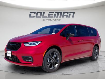 New 2026 Chrysler Pacifica Select