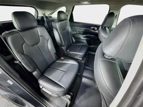 Certified 2023 Kia Sorento SX FWD image 28