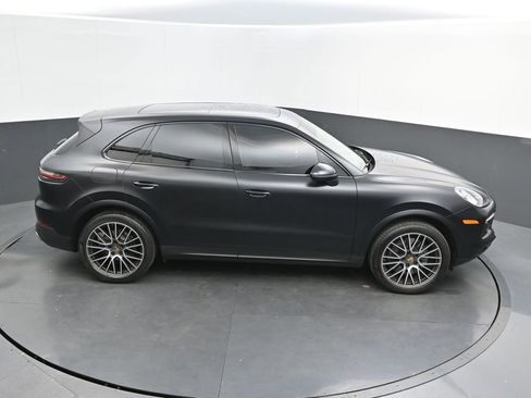 Certified 2022 Porsche Cayenne AWD/4WD image 29