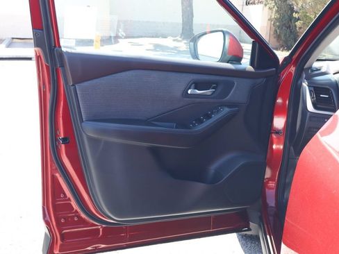 Used 2022 Nissan Rogue SV FWD image 18