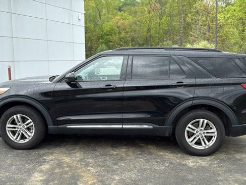 Used 2022 Ford Explorer XLT w/ Equipment Group 202A AWD/4WD image 4