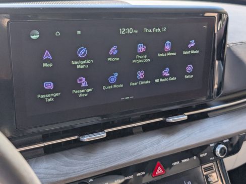 Used 2024 Kia Carnival EX image 30