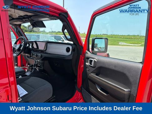 Used 2025 Jeep Wrangler Unlimited Sahara AWD/4WD image 37