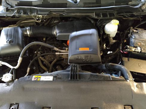 Used 2019 RAM 1500 Express w/ Express Value Package AWD/4WD image 30