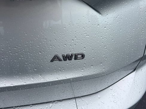 Used 2024 Nissan Rogue S AWD/4WD image 11