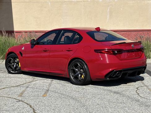 Used 2017 Alfa Romeo Giulia Quadrifoglio image 5