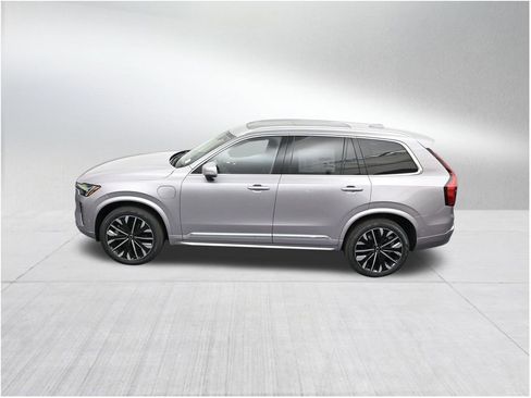New 2026 Volvo XC90 T8 Plus AWD/4WD image 14