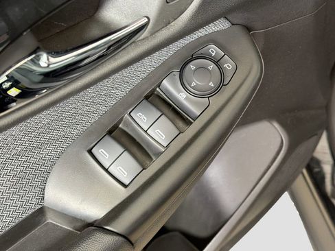Used 2025 Chevrolet TrailBlazer LT AWD/4WD image 19