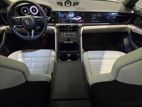 Used 2025 Porsche Panamera GTS image 27