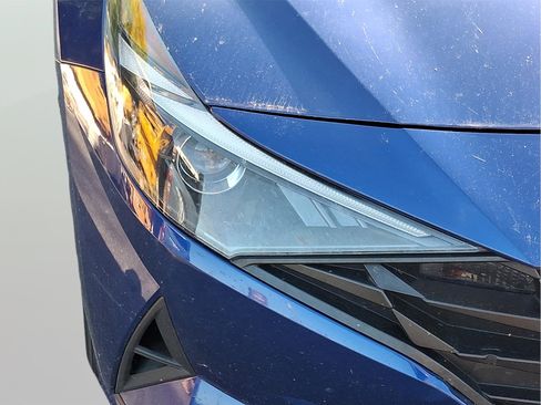 Used 2021 Hyundai Elantra SE FWD image 12
