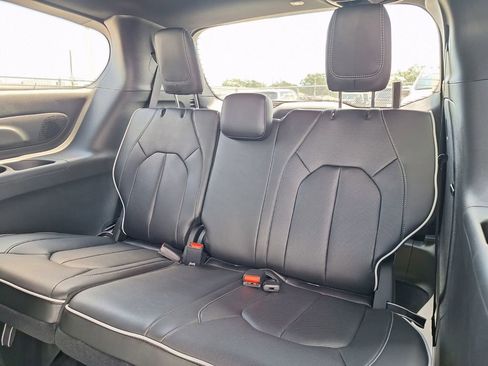 New 2026 Chrysler Pacifica Limited w/ S Appearance Package image 10