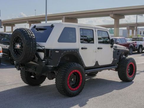 Used 2016 Jeep Wrangler Unlimited Rubicon w/ Connectivity Group AWD/4WD image 6