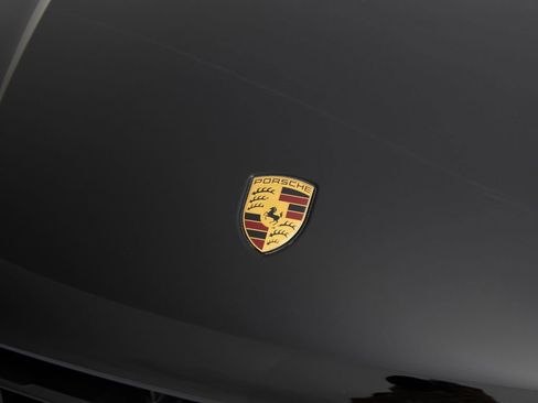 Certified 2025 Porsche Macan image 37